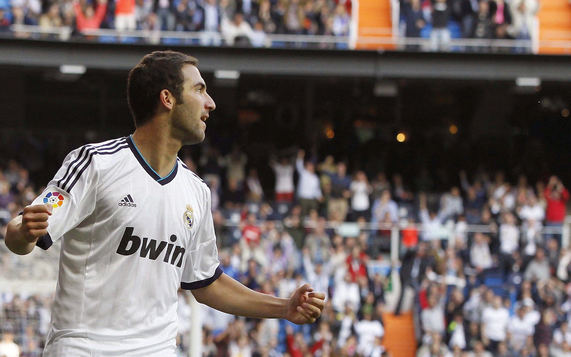 杜兰特迎来五赛季出色发挥,老鹰观众热烈欢呼!气势如虹延续