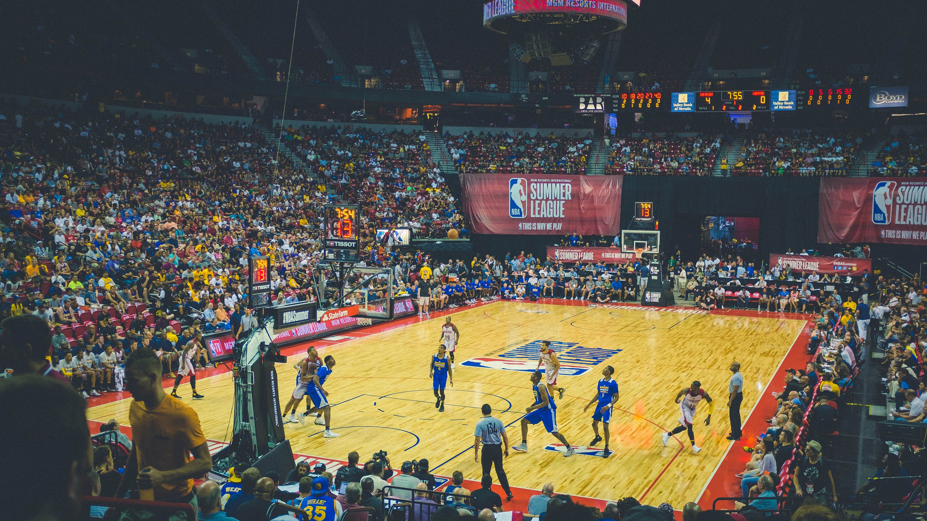 综合格斗赛场焦点！瑞士队对阵巴西队，豪门翻车，赛后引发巨大争议