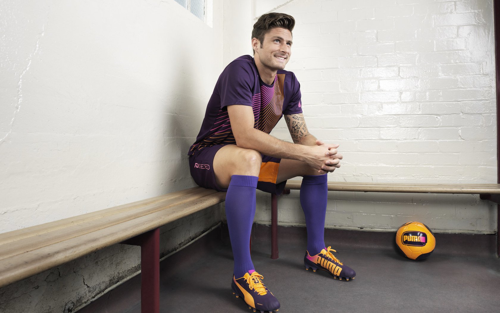 足球赛场焦点！英格兰队对阵比利时队，历史性突破，球队首次挺进决赛